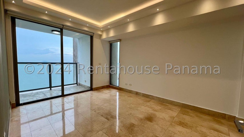 Exclusive Apartment in Av Balboa
